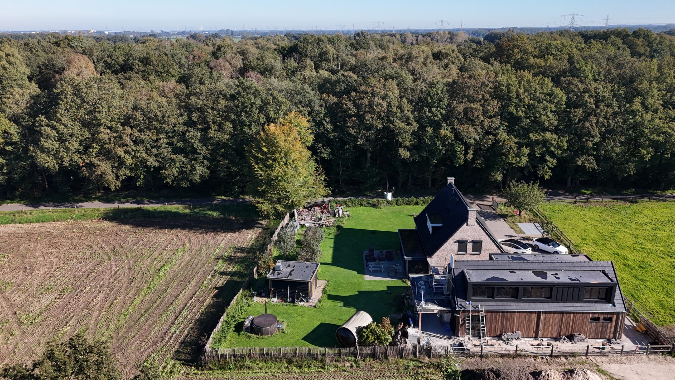 Houten constructie van de aanbouw bij Sonand